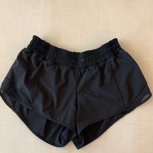 Lululemon Hotty Hot Low-Rise lined shorts 2.5”